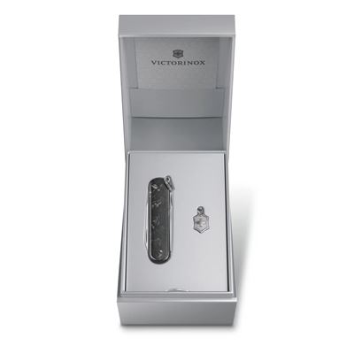 Coltello tascabile CLASSIC SD BRILLIANT CARBON VICTORINOX 0.6221.90 3