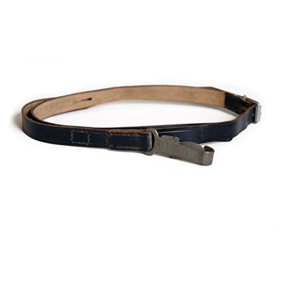 Cinghia di fissaggio WH per borraccia da campo in pelle NERA riprodotta