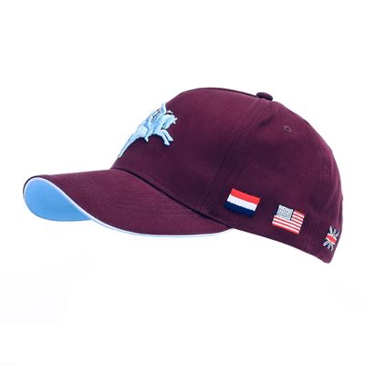 Cappellino da baseball PEGASUS con bandiere lungo il bordo VÍNOVÁ