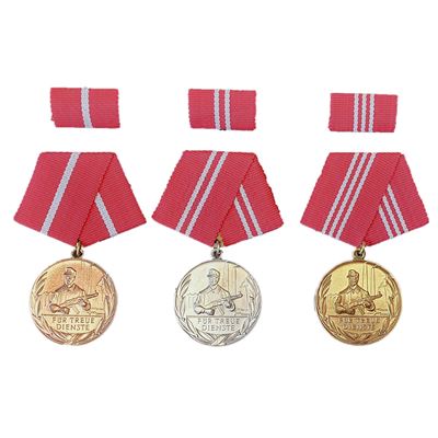 Set di medaglie NVA/DDR KAMPFGRUPPE 3 pezzi