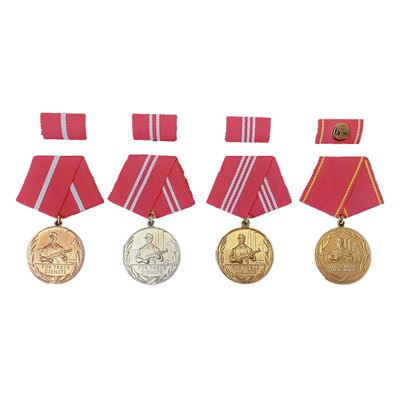 Set di medaglie NVA/DDR KAMPFGRUPPE