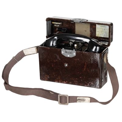 Telefono finlandese da campo con cinturino usato