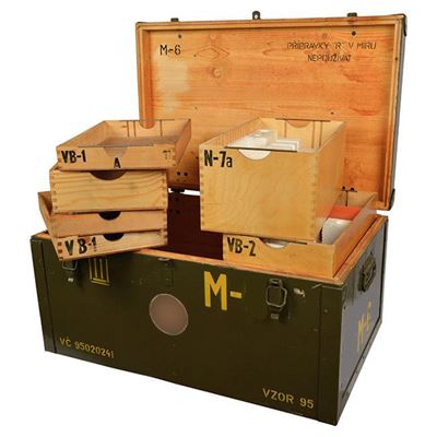 Cassa di legno sanitaria AČR con scomparti interni usata