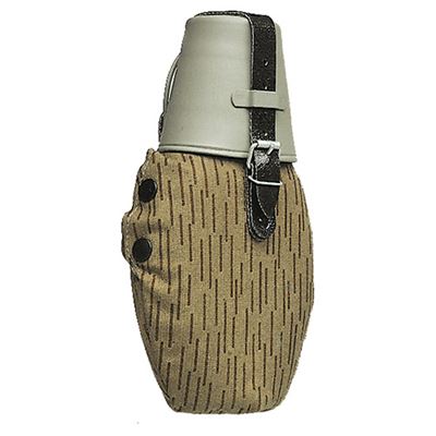 Bottiglia da campo NVA con ago e tazza usata