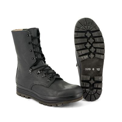 Scarpe svizzere M95 alte in pelle usate