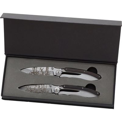 Set di 2 coltelli pieghevoli BROWNING con motivo CERVO ostatní BR0318B 2