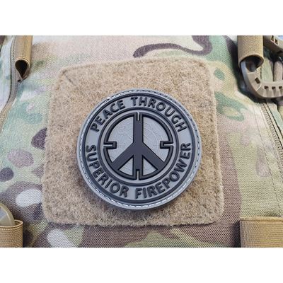 Toppa PEACE THROUGH SUPERIOR FIREPOWER plastica velcro GRIGIO