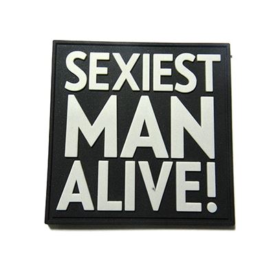 Toppa SEXIEST MAN ALIVE! plastica NERO/GRIGIO