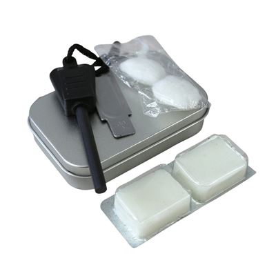 Set in scatola con attrezzatura per accendere il fuoco